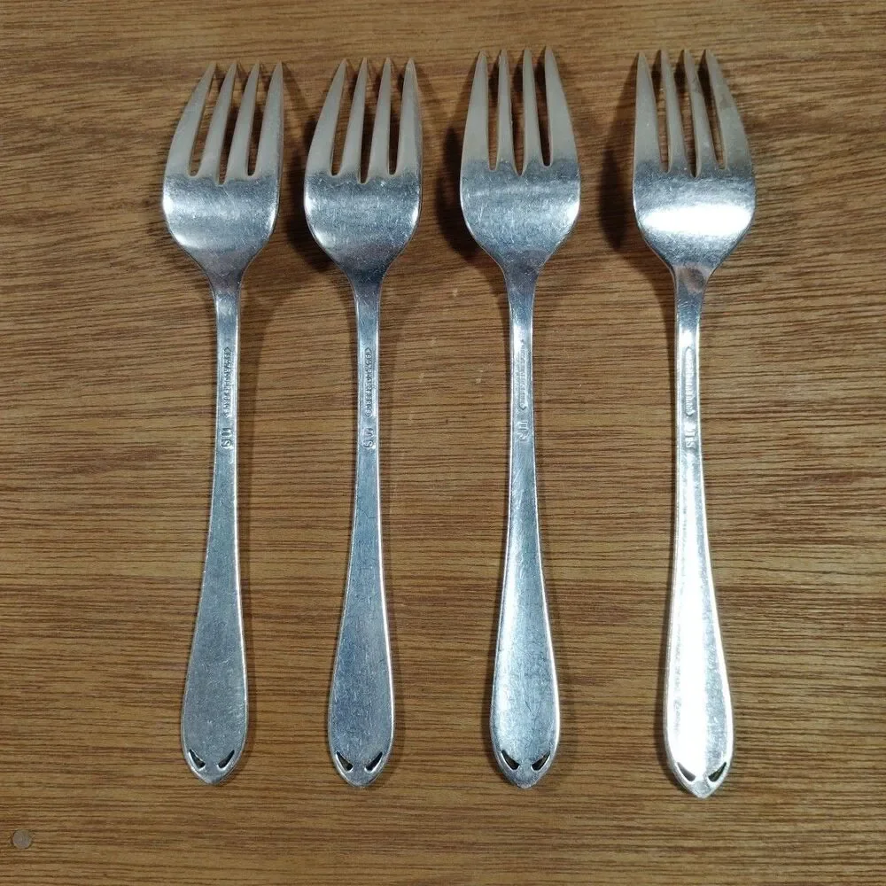 1847 Rogers Bros IS LOVELACE Silverplate Flatware 4 Salad Forks 6-3/4